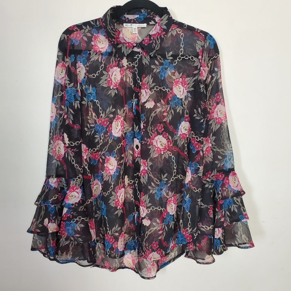Seven7  women size Medium floral blouse.